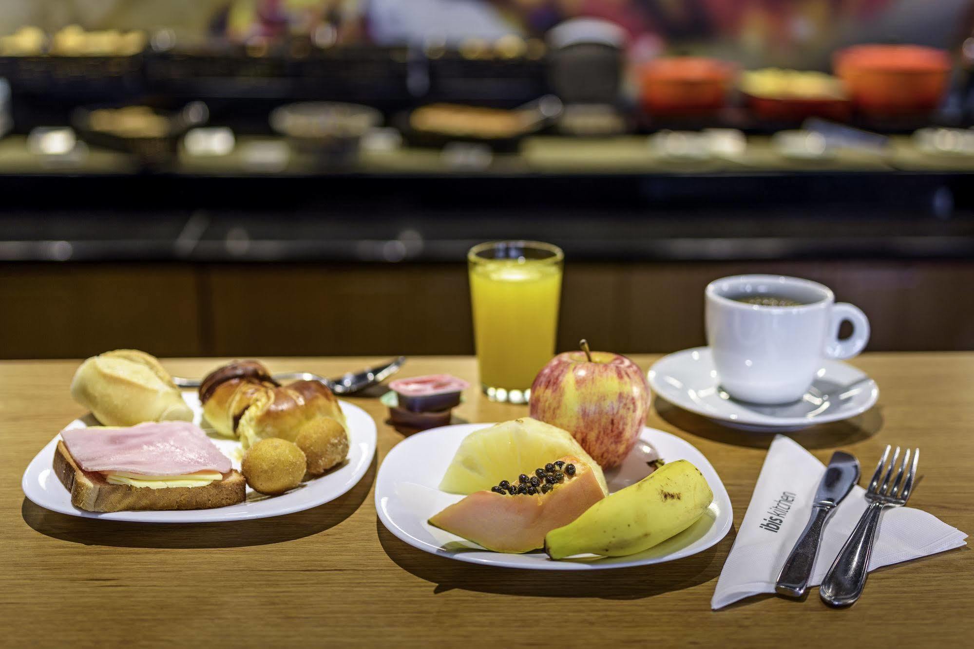 Ibis Geneve Petit 2*