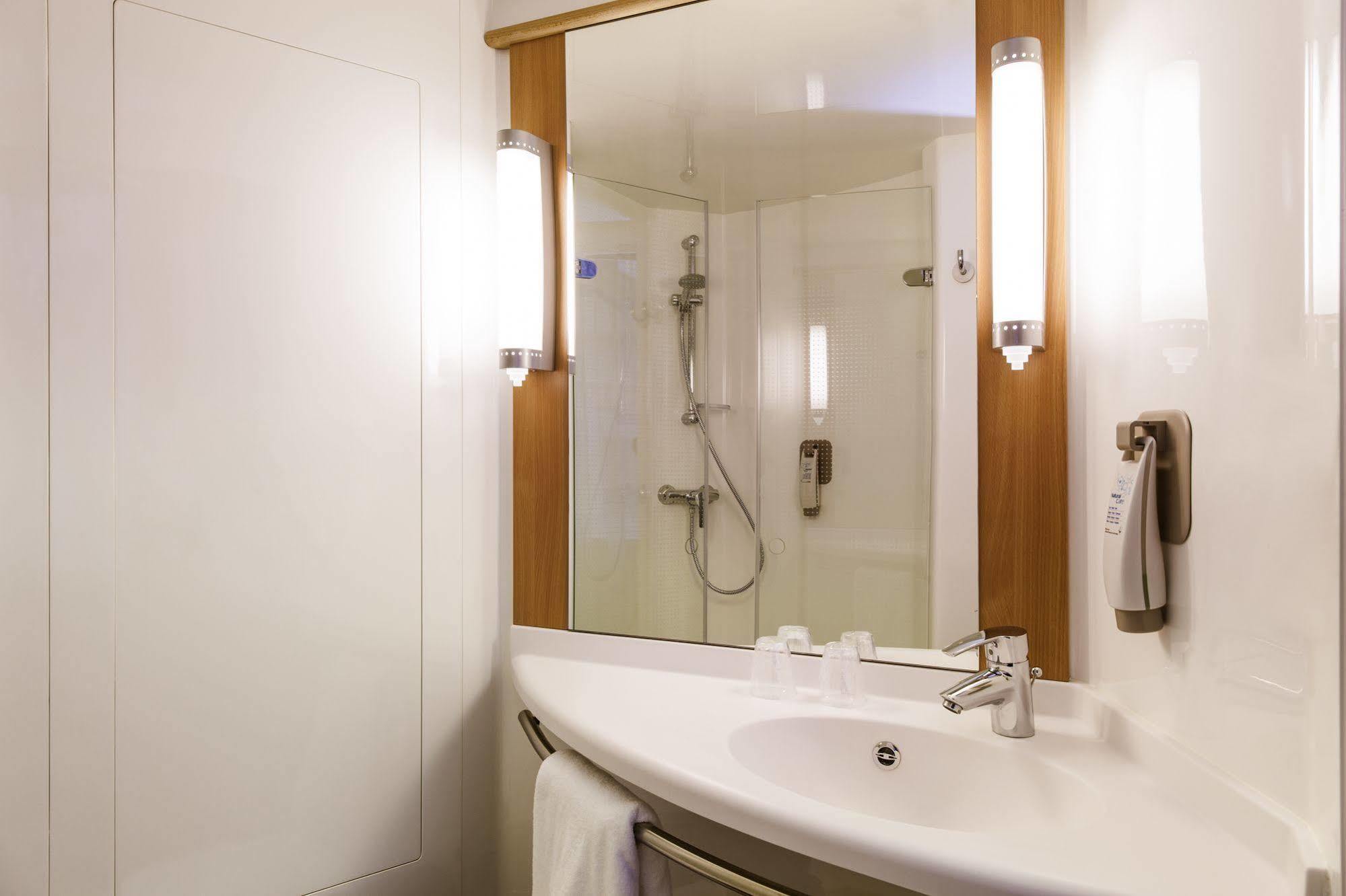 Hotel Ibis Geneve Petit 2*